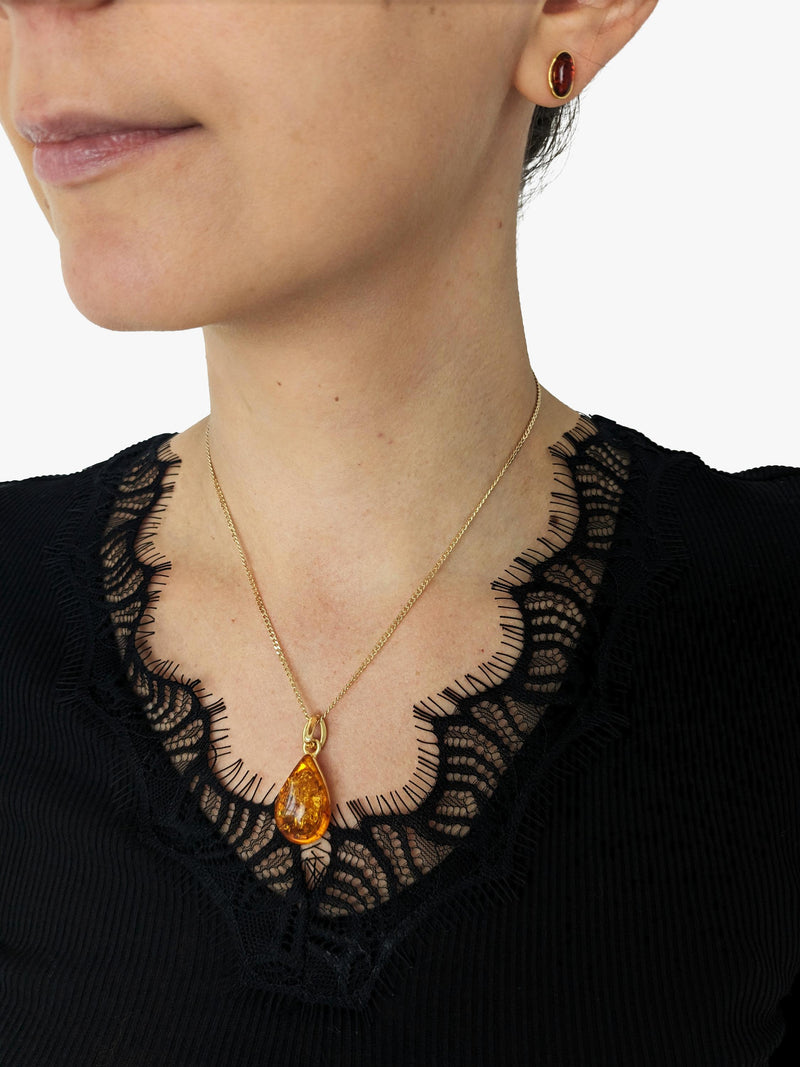 Be-Jewelled teardrop amber pendant necklace gold, imported from the UK