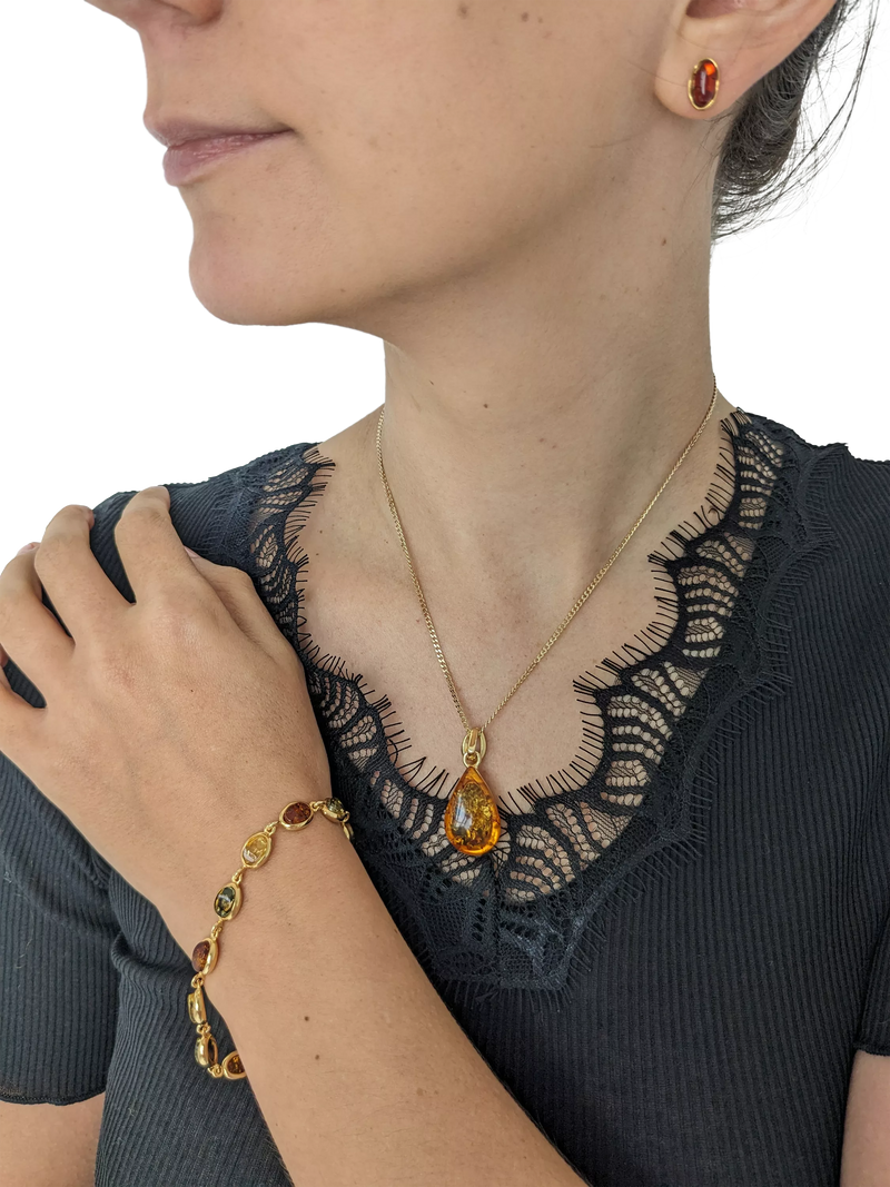 Be-Jewelled teardrop amber pendant necklace gold, imported from the UK