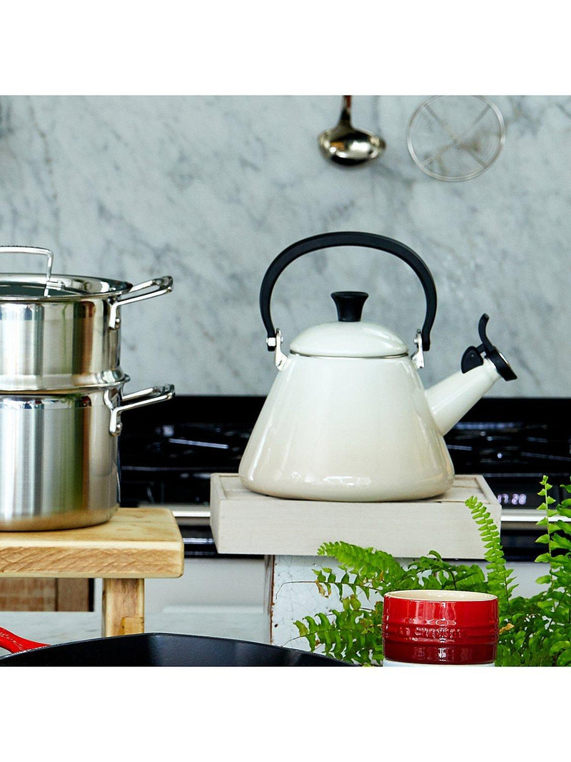 Le Creuset stovetop kettle 1.6L - British product