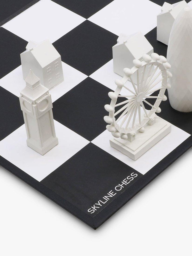 Skyline Chess Set New York vs London 32-piece (British brand)