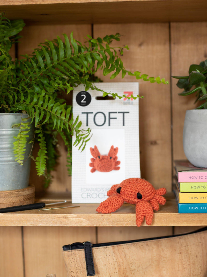 TOFT Mini Cedric the Crab crochet kit 50g - British product