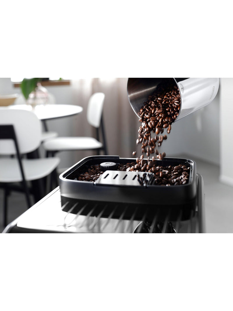 De'Longhi Magnifica Evo coffee machine in black - British product