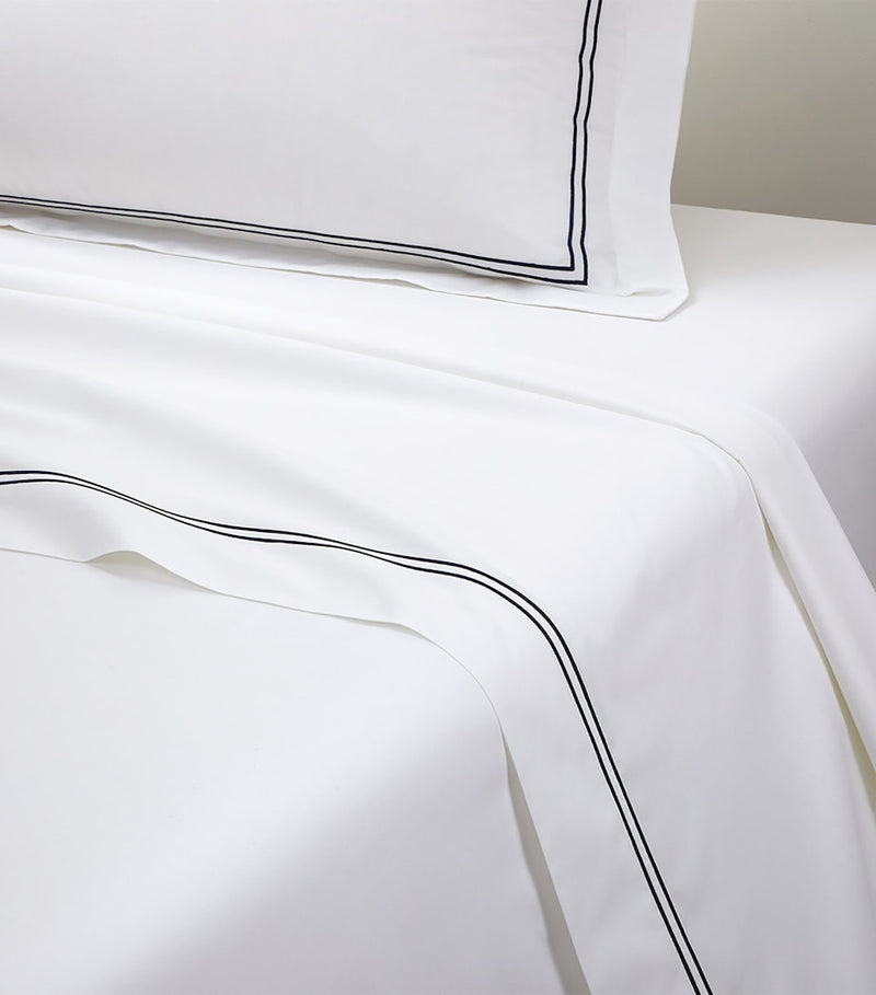 Yves Delorme Super King organic cotton percale flat sheet with striped design (British brand)