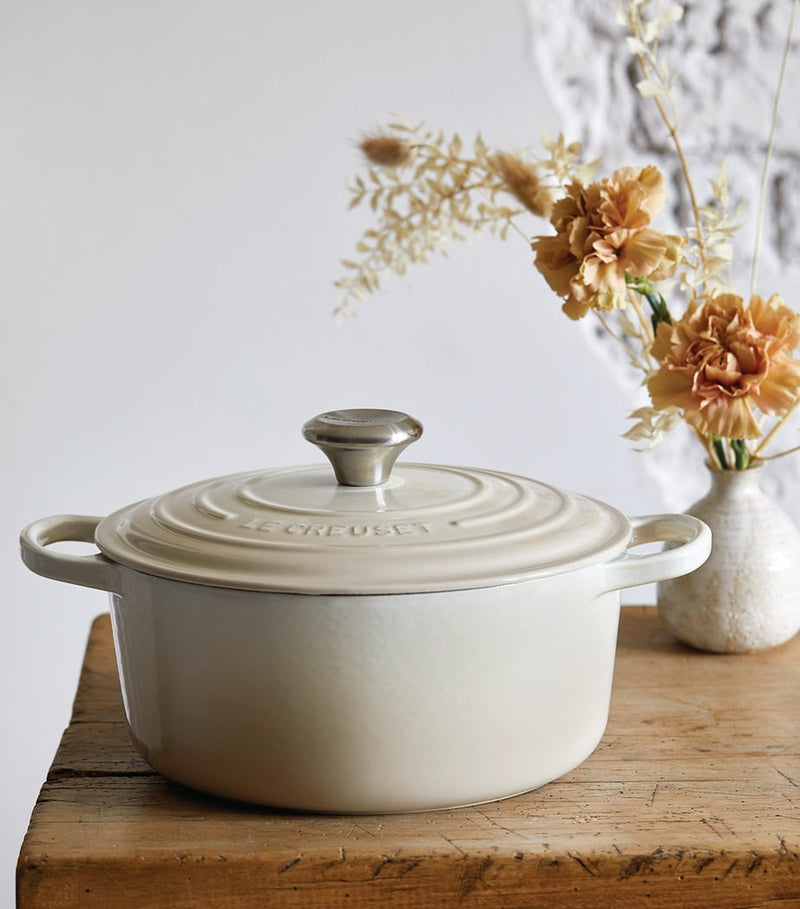 Le Creuset cast iron round casserole dish 24cm, UK version