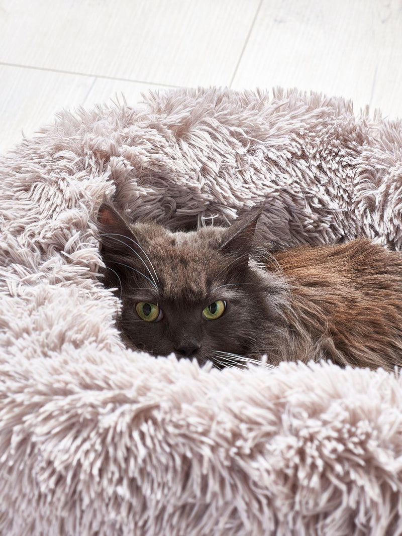 Grey round faux fur pet bed 100% polyester, UK version