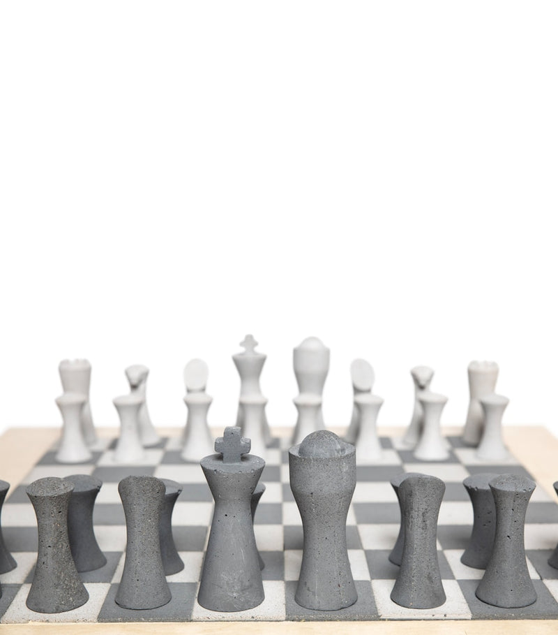 Purling Daniel Caesar Spergy chess set with leather bases (British brand)