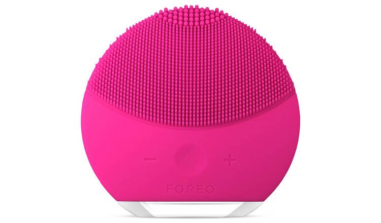 Foreo Luna Mini 2 facial cleanser in Fuchsia, imported from the UK