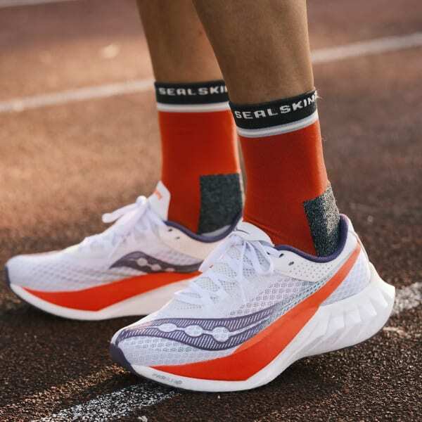 Sealskinz anti-blister mid length running socks, imported from the UK
