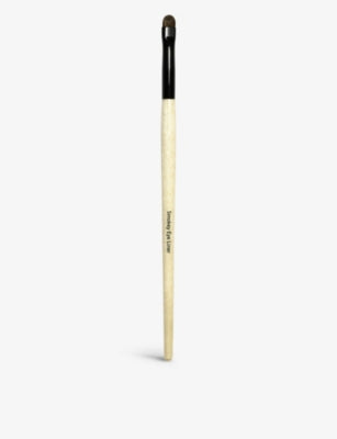 Smokey eyeliner brush with natural bristles (British brand)