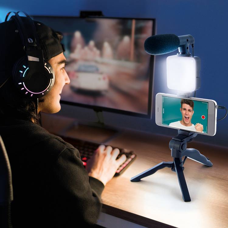 Kids vlogging kit with LED light and microphone, British brand
