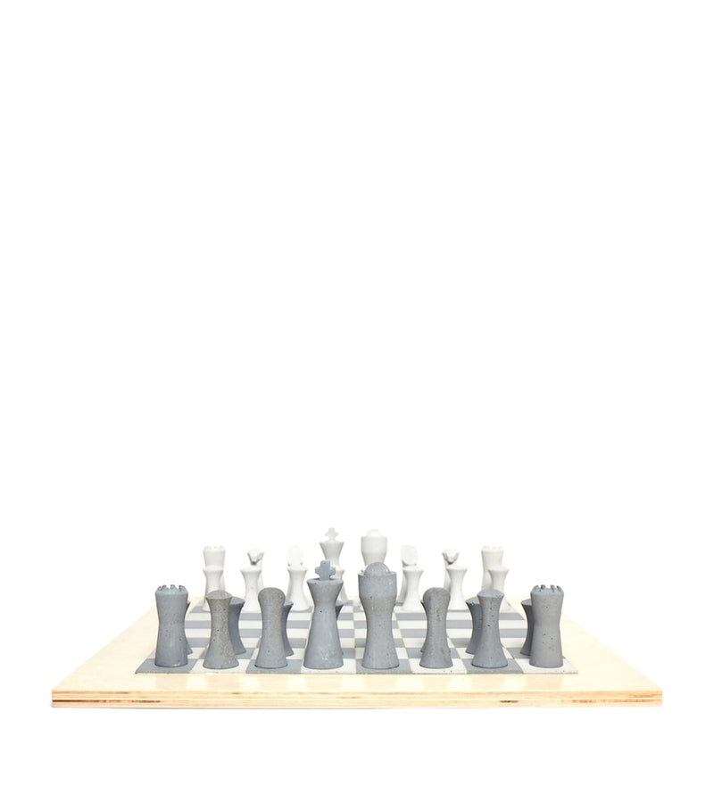 Purling Daniel Caesar Spergy chess set with leather bases (British brand)