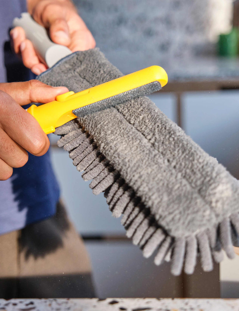 Joseph Joseph 3-in-1 duster with storage cover - British product