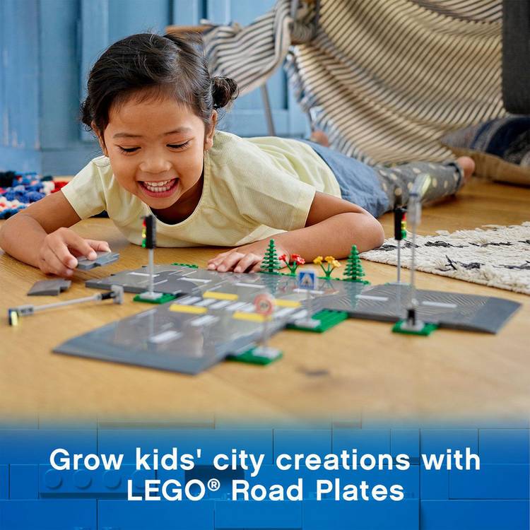 LEGO City Road Plates building set with traffic lights - British product