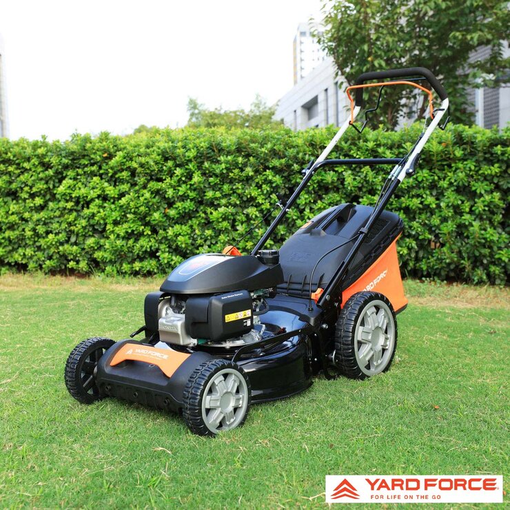 YardForce self-propelled petrol lawn mower 51cm, UK version