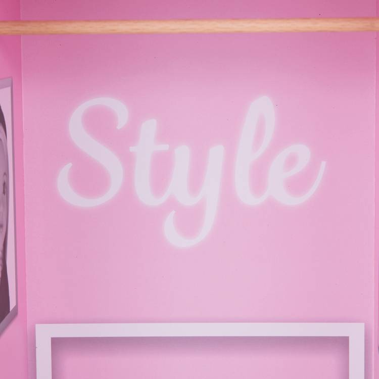DesignaFriend doll styling centre with catwalk - British product