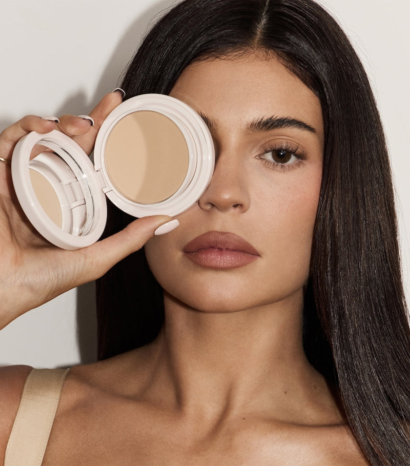 Kylie Cosmetics Natural Blur powder foundation, UK version