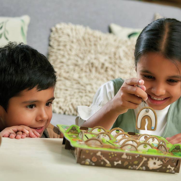 Orchard Toys Dinosaur Dig 3D game for children - British product
