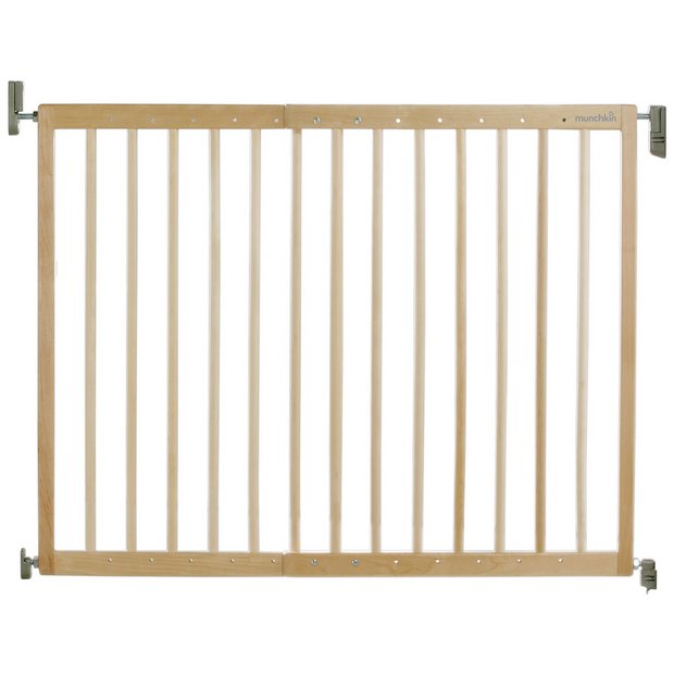 Munchkin wooden safety gate extending 71cm (British brand)
