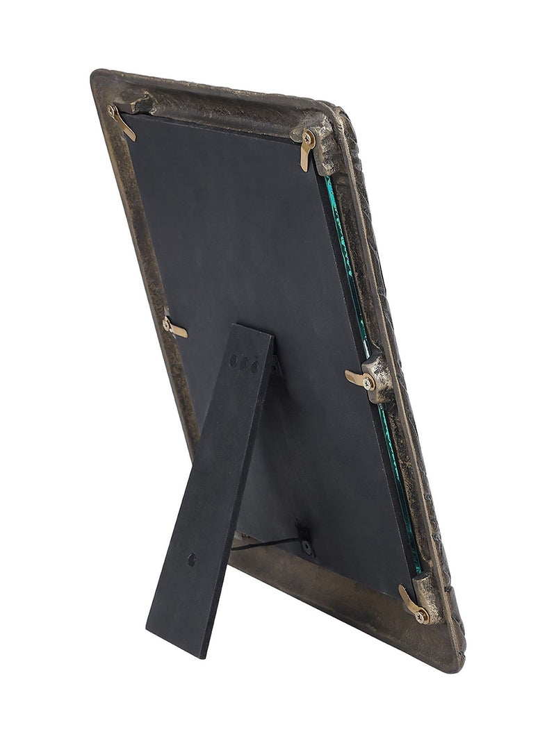 Libra Interiors Kavari tiger photo frame 8x10, UK version