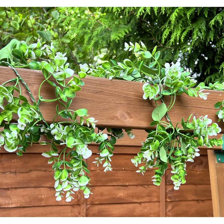 Garden XP artificial garland with battery string lights, imported from the UK