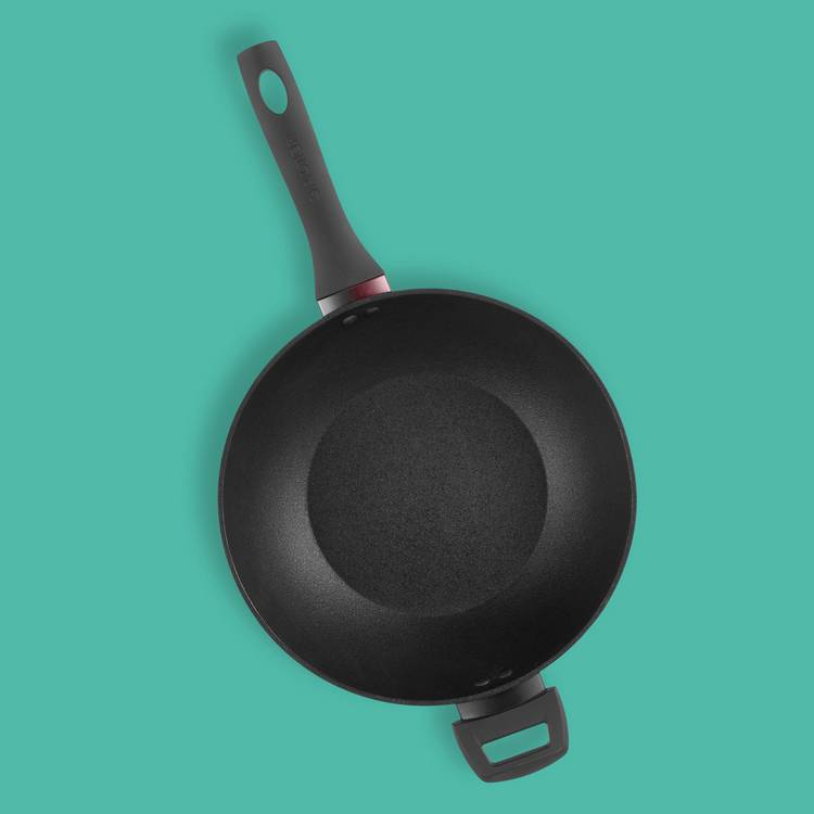 Salter aluminium wok 28cm with lid, imported from the UK