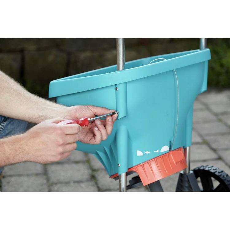 Gardena XL Spreader 18kg, imported from the UK