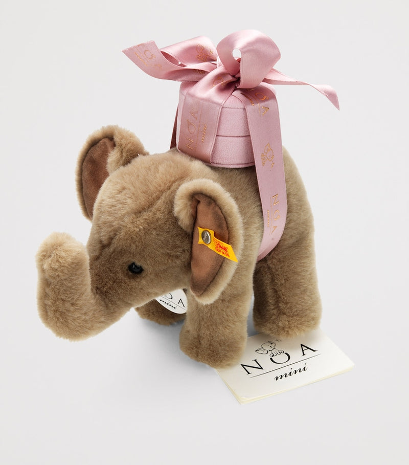 NOA mini Mama necklace in yellow gold and diamond (British brand)