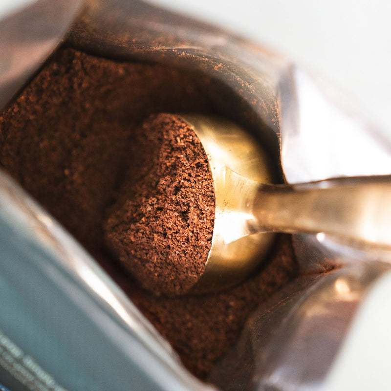 Whittard brass-finished coffee scoop clip 7g, imported from the UK