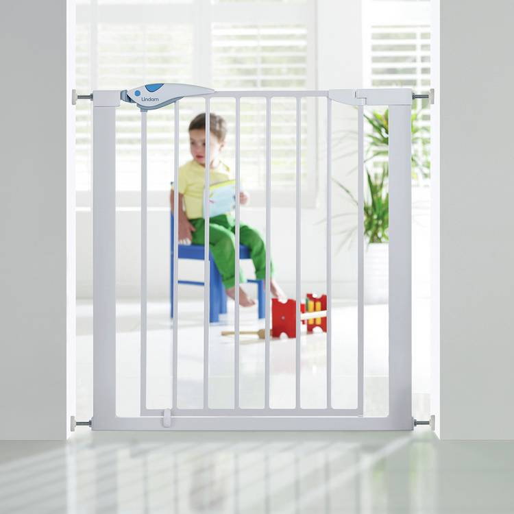 Munchkin Lindam Easy Fit safety gate - British product