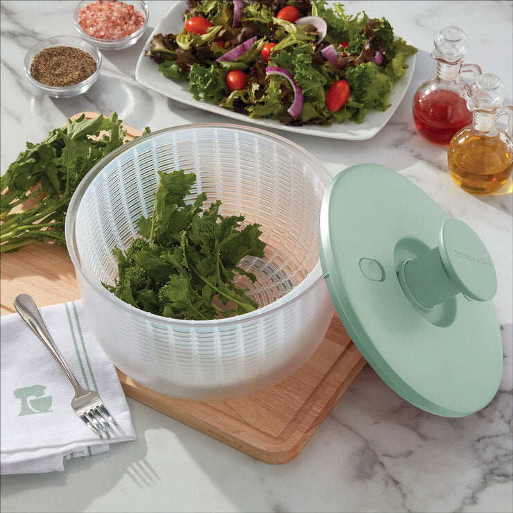 قطاعة سلطة KitchenAid بألوان الأحمر والفستقي - منتج بريطاني