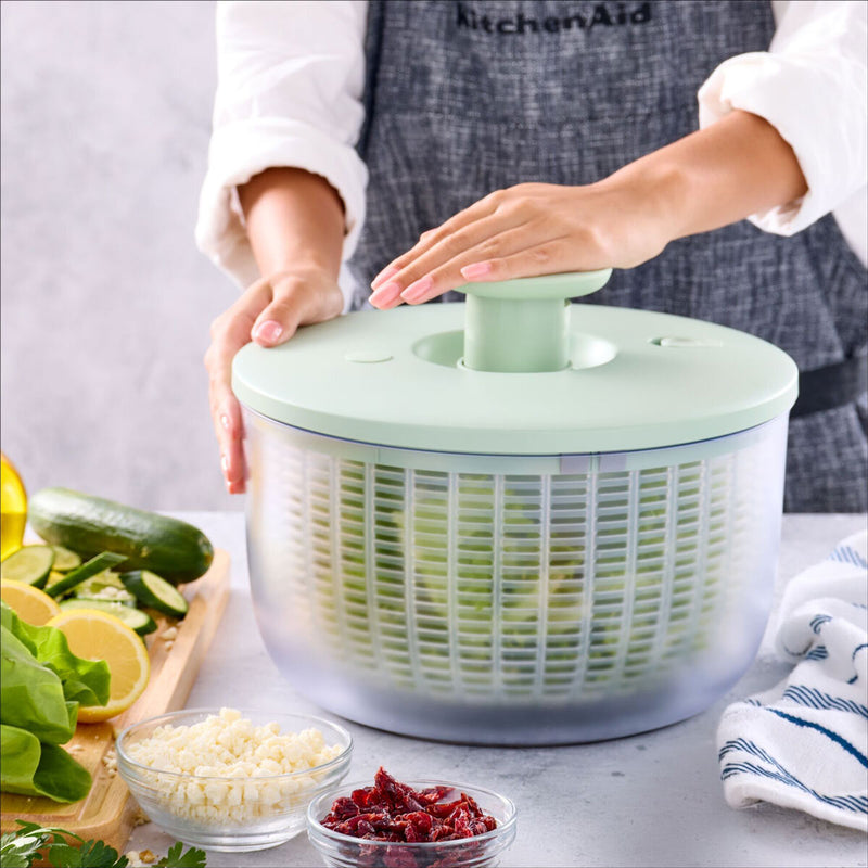 قطاعة سلطة KitchenAid بألوان الأحمر والفستقي - منتج بريطاني