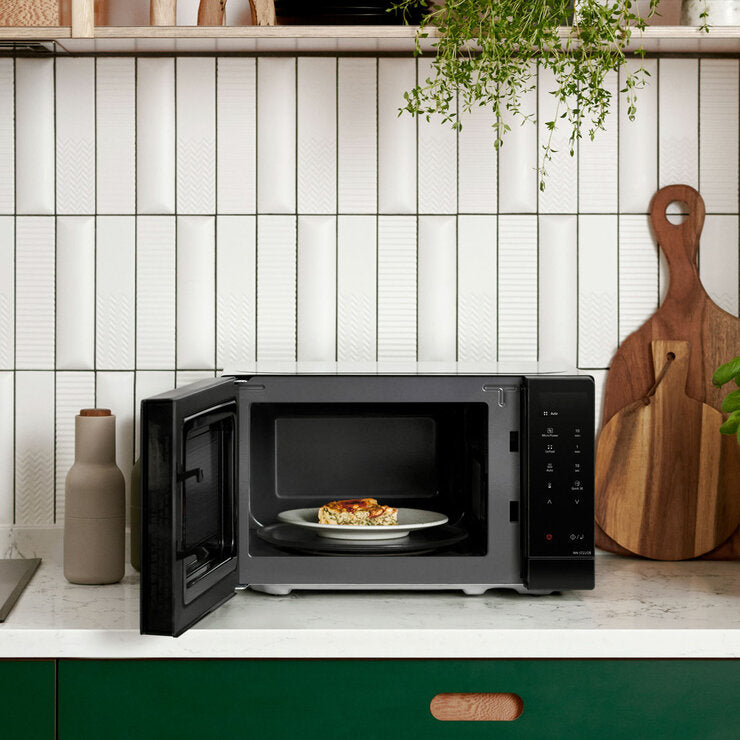Panasonic 20L solo microwave black, UK version