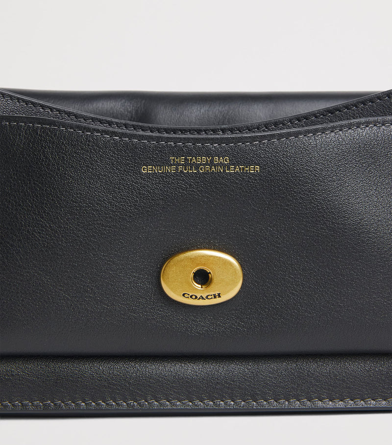 Coach shoulder bag Tabby 26 in pebbled leather, imported from the UK