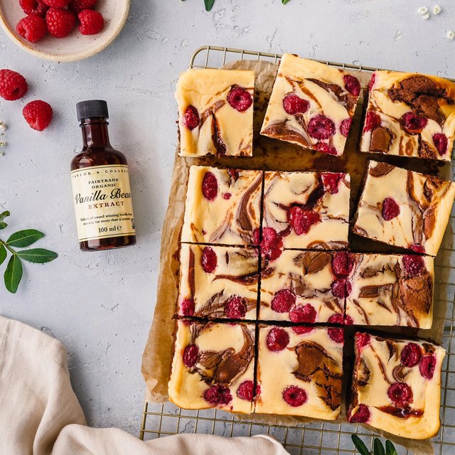 Taylor & Colledge Organic & Fairtrade Vanilla Bean Extract   100ml GOODS M&S