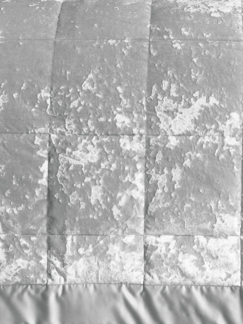 Catherine Lansfield Silberfarbene Crushed Samt Tagesdecke 220cm, UK-Version