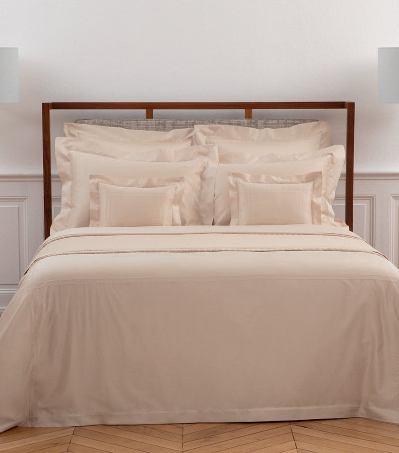 Yves Delorme double flat sheet in cotton sateen 240cm x 320cm (British brand)