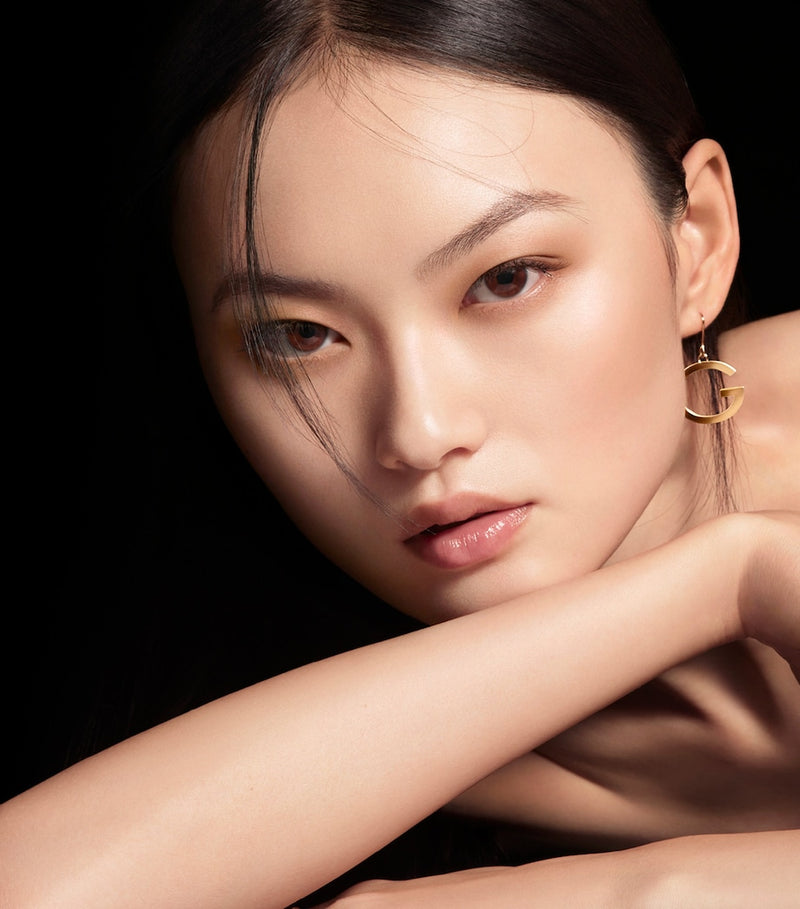 Guerlain matte compact foundation with 24-karat gold for skin control, imported from the UK