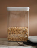 Rectangular flip-tight food storage container 4.4L, UK version