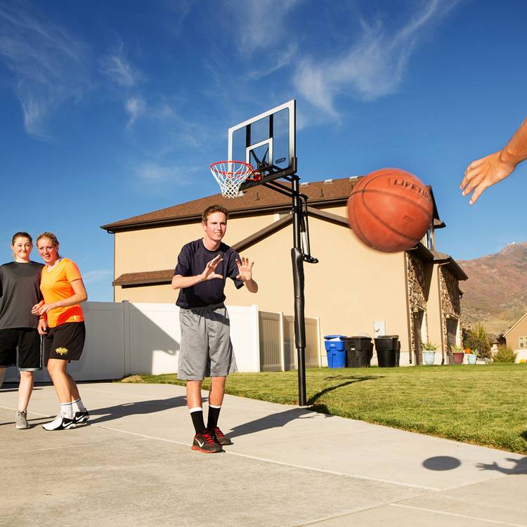 Lifetime adjustable in-ground basketball hoop 52 inch (British brand)