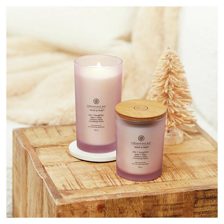 Chesapeake Bay medium candle Cranberry Dahlia - British product