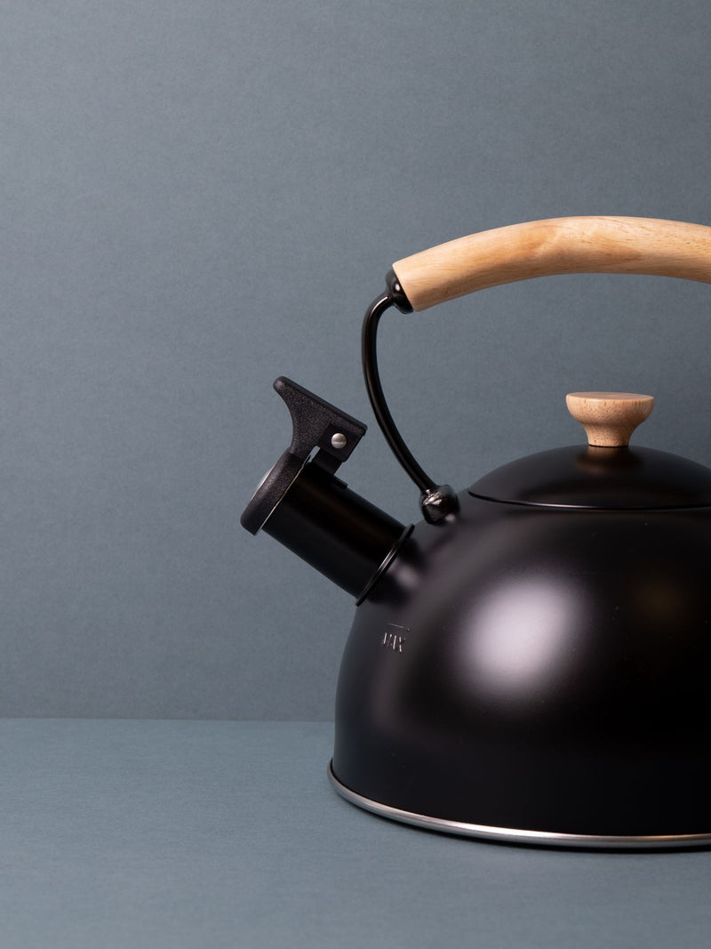 La Cafetiere black whistling kettle 1.6L, UK version