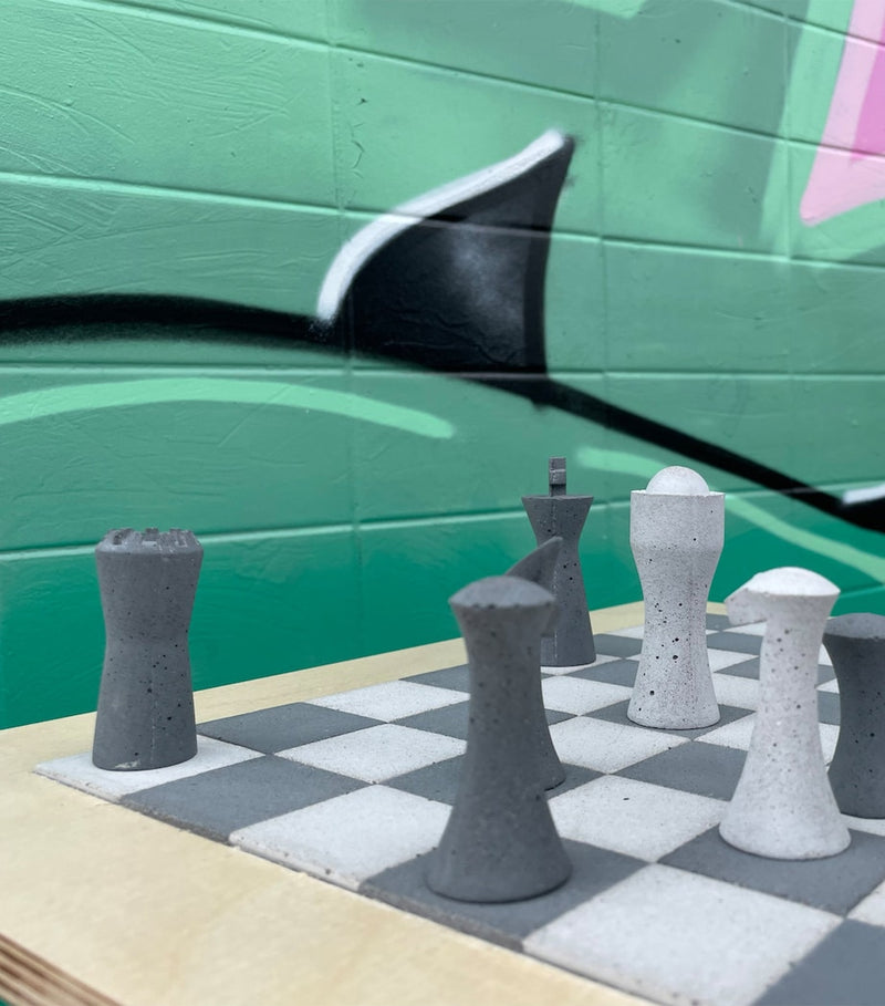Purling Daniel Caesar Spergy chess set with leather bases (British brand)