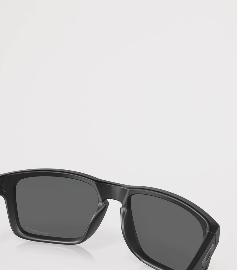 Oakley Holbrook square polarized sunglasses (British brand)