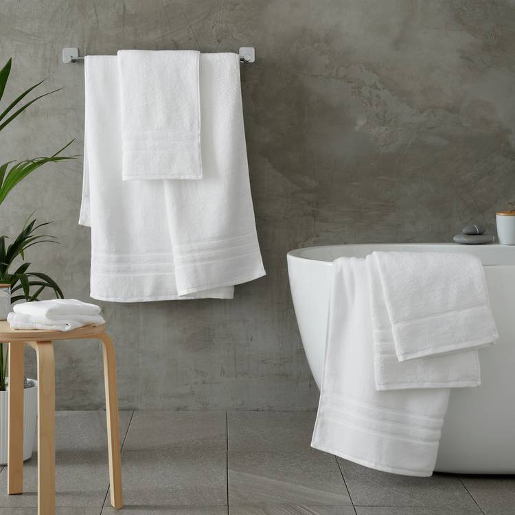 Catherine Lansfield bath sheet bright white 140x100cm (British brand)