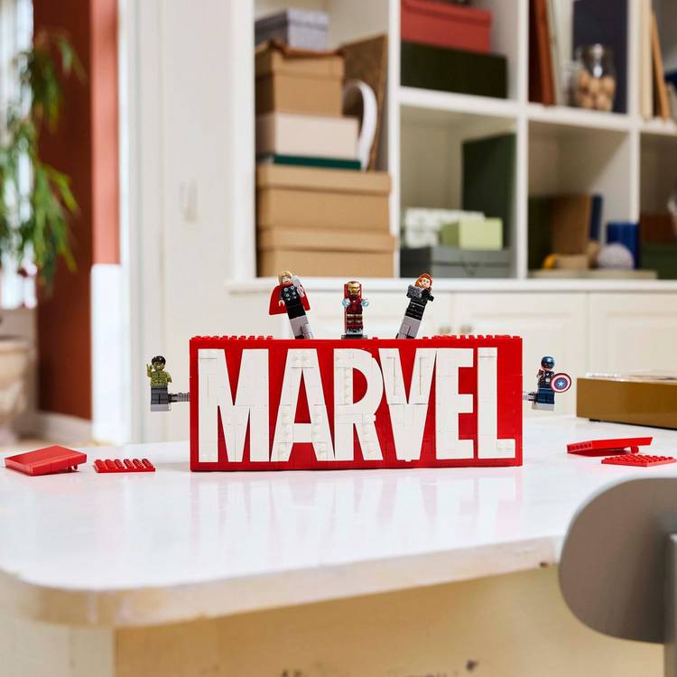 LEGO Marvel MARVEL Logo set with minifigures 931 pieces, UK version