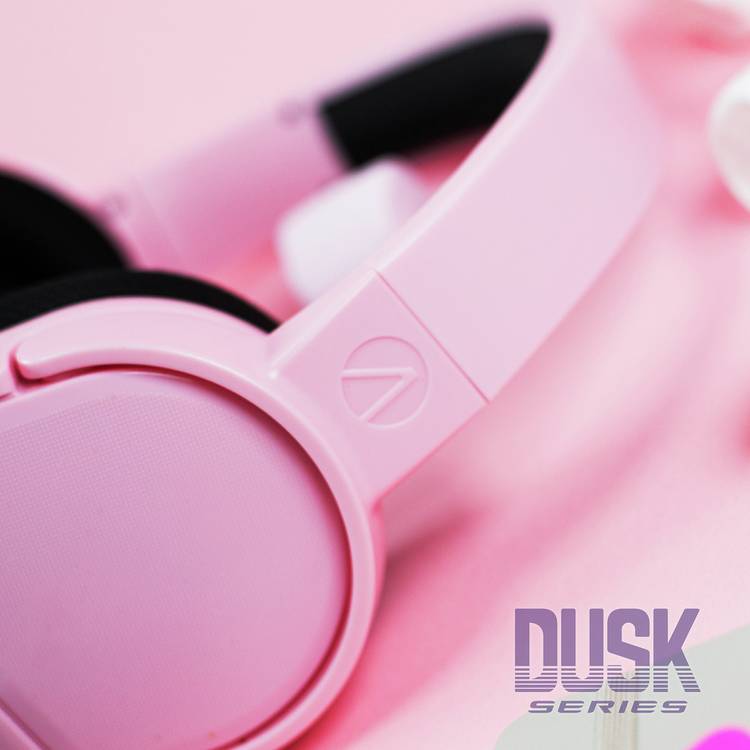 STEALTH PANTHER gaming headset in soft pink wired, UK version