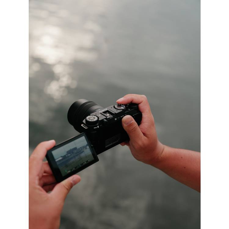 Fujifilm X-M5 mirrorless camera with XC15-45mm lens (British brand)