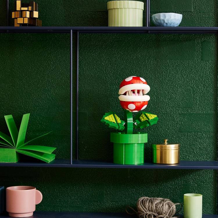 LEGO Piranha Plant building set 540 pieces - British product