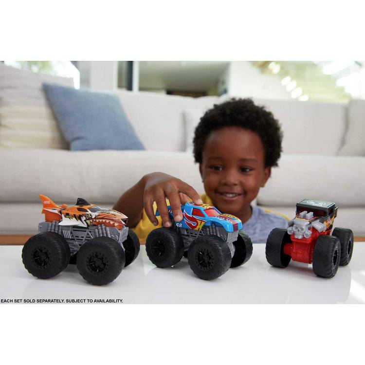 Hot Wheels Monster Trucks Roarin Wreckers 1:43 scale, UK version