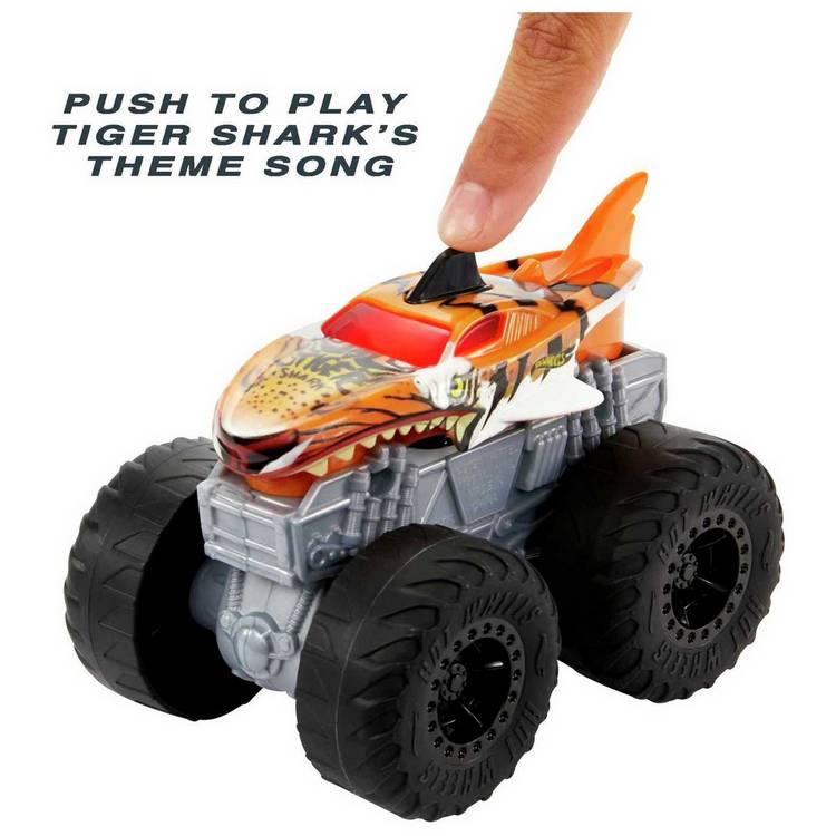 Hot Wheels Monster Trucks Roarin Wreckers 1:43 scale, UK version